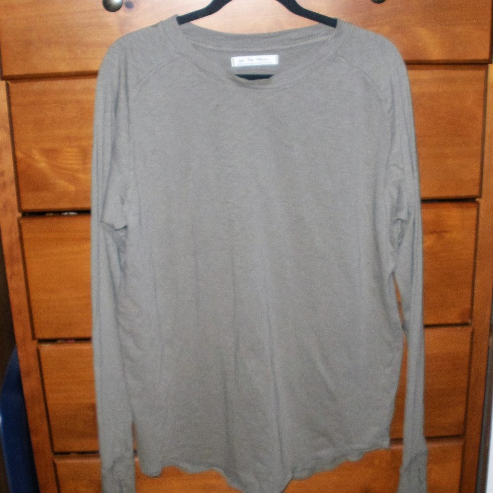 Free People Army Green Oversized long sleeve Tee with finger hole. SZ:M